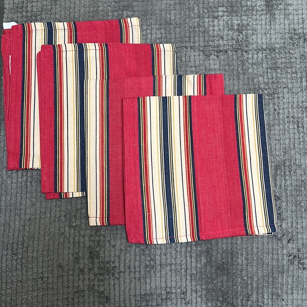 NEW Set of 4 napkins, 18”x18”
